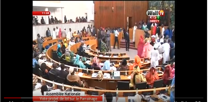 VIDÉO-Sénégal: Bagarre entre députés au parlement