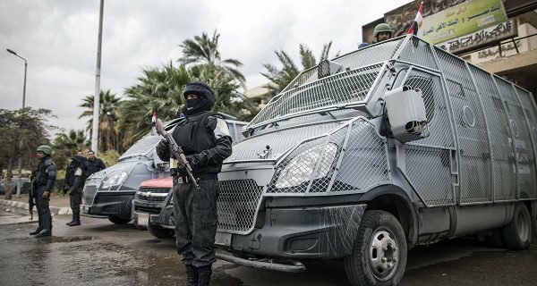 Egypte: 17 blessés dans un attentat contre des touristes près des pyramides