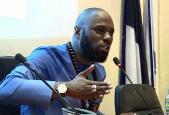 Au Mali, Kemi Seba donne une leçon à Ras Bath