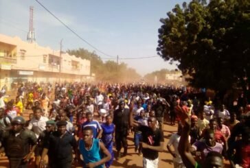 Mali: Des centaines de manifestants descendent dans les rues pour exiger le départ des forces françaises